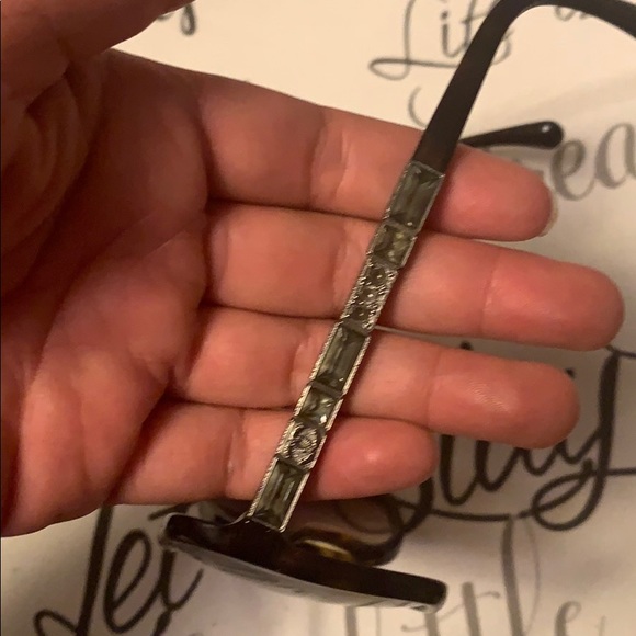 Chanel - Picture 5 of 6